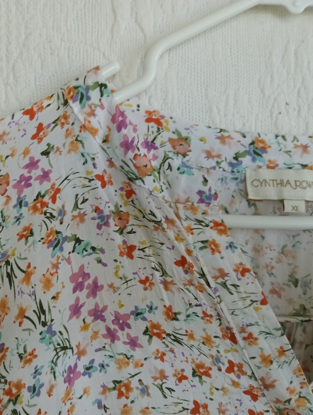 Cynthia Rowley White Ditsy Floral Blouse Pink Orange Vneck Tie Front Light - Picture 4 of 9